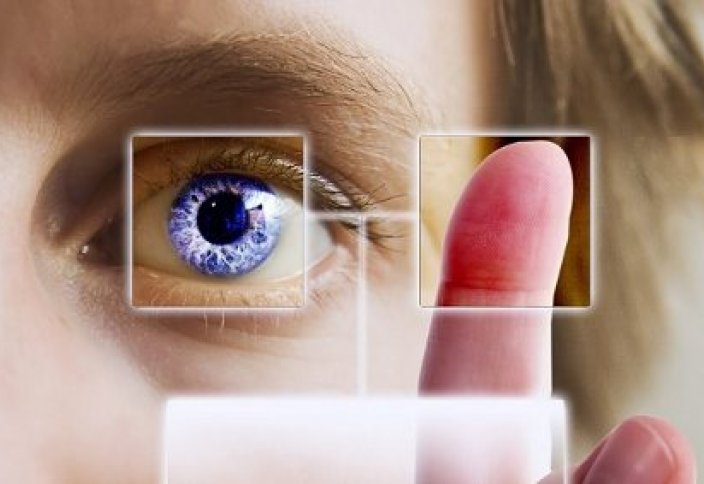 Көздің нұрлы қабықшасын көрсеткені үшін ақша беретін банкомат