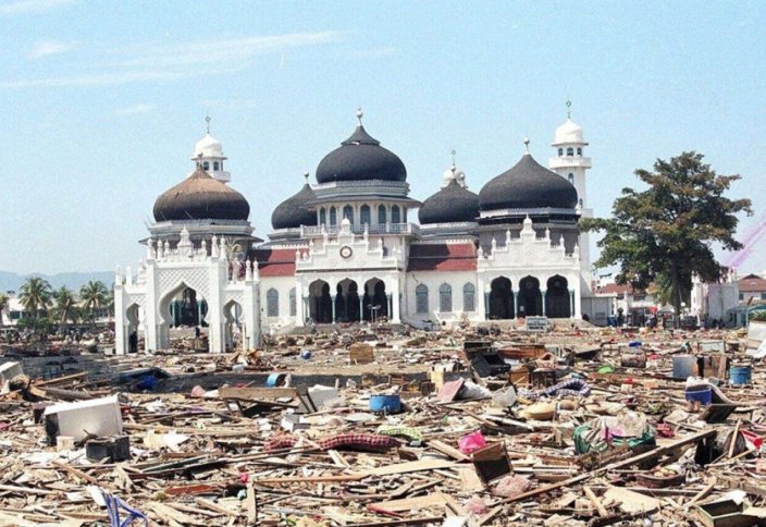 Байтуррахман Рая – индонезийская мечеть, пережившая цунами 2004 года (фото)