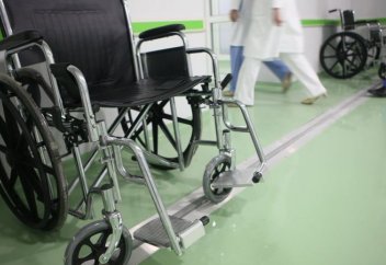 Кому в Казахстане положен индивидуальный помощник