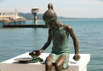 Финляндия полициясы жасөспірімдерді жағажайдан үркіту үшін классикалық музыка ойнатады