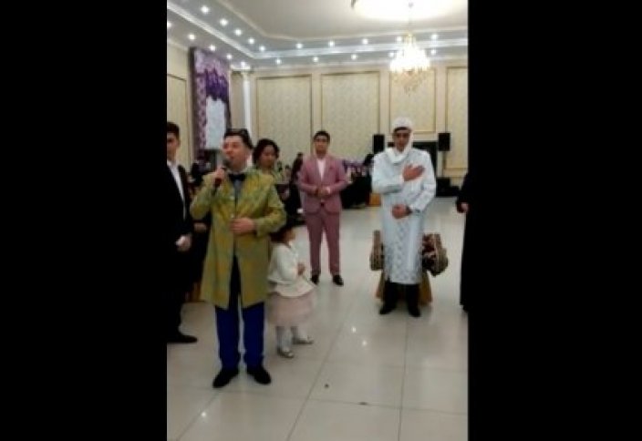 Обряд на узбекской свадьбе в Казахстане вызвал недоумение (видео)