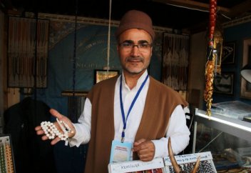 Мастер изготовления тасбихов: каждая бусинка в четках – это молитва (фото+видео)