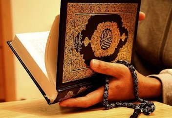 Жас қари Құран оқығанда жасын тоқтата алмады (видео)