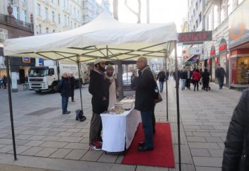 В Вене дарят Кораны