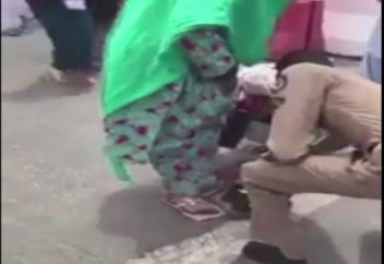 Қажылықтағы полицияның қайырымдылығы (видео)