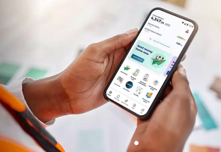 В ОАЭ наблюдается снижение зависимости от наличных денег