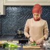 «Күйеуімнің бұрынғы отбасынан болған ересек баласы үйге келгенде хижаб киюім керек пе?»