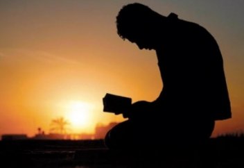 Екі сағатта үш уақыт намаз оқуға мәжбүр