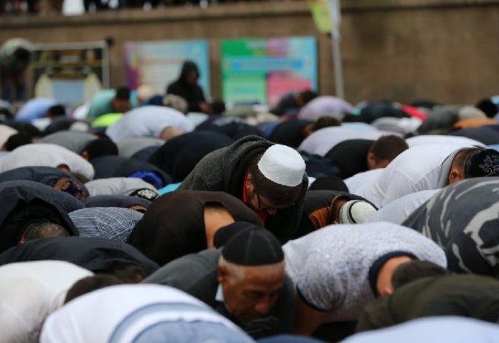 О религиозных мероприятиях за пределами мечетей и церквей нужно будет уведомлять