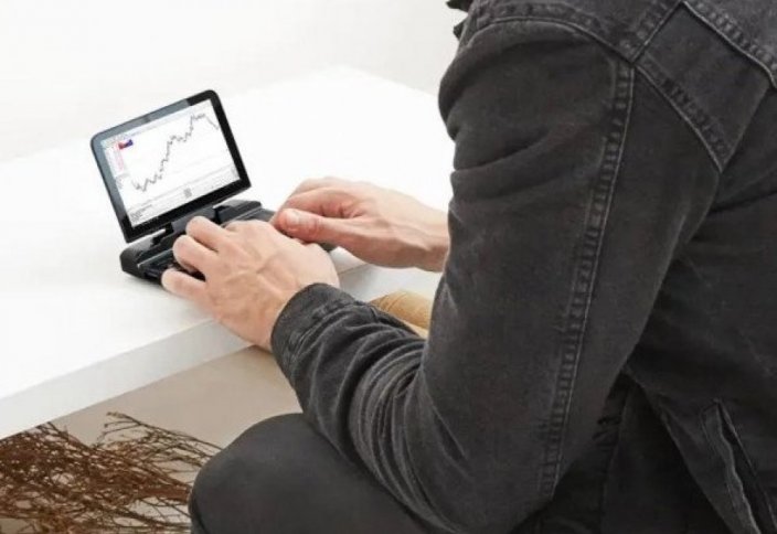 Создан самый маленький в мире ноутбук (фото+видео)