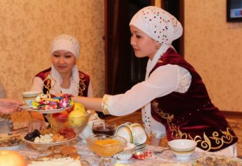 Келін қолынан шәй ішу дәстүрі