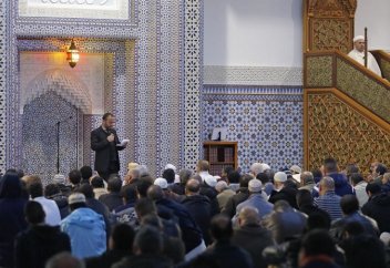 Закрытие мечетей во Франции беспокоит правозащитников