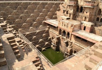 Баоли: ступенчатые колодцы, возвеличенные Моголами (фото+видео)