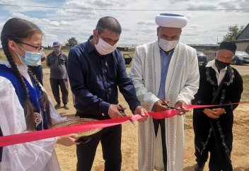 Ауыл тұрғындарына құдық қазып берді (фото)