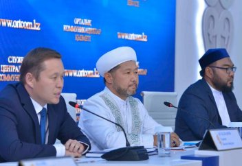 Қажылыққа әйелдер жалғыз бара алмайды. Биыл қажылық маусымы қашан басталатыны және елімізден қанша адамның қажылыққа баратыны белгілі болды