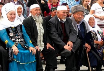 "Қазақстан халқы қартайып бара жатыр": Бұл үрдіс еліміздің болашағына қалай әсер ететінін сарапшылар айтып берді