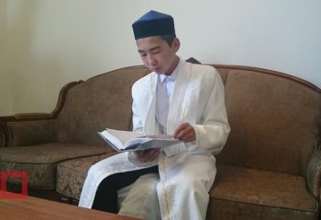 Достойное религиозное поколение Казахстана - 14-летний хафиз возглавляет таравих-намаз