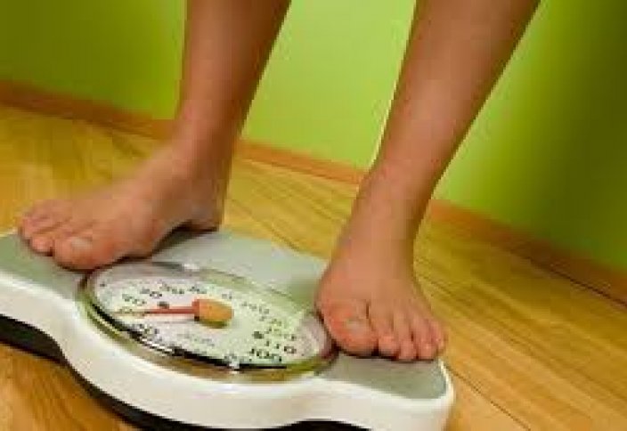 Ғалымдар: 40 жастағы артық салмақ адамды аурушаң етеді