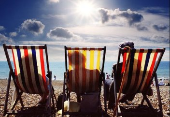 Названа категория людей, которым нельзя загорать