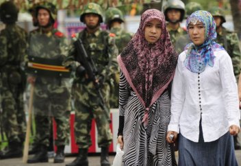 В Китае в каждую мусульманскую семью вселили по коммунистическому работнику – зачем?