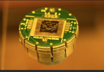 Ғалымдар энергияны “шектен тыс” үнемдейтін жады үшін табиғатта кездеспейтін материал жасады