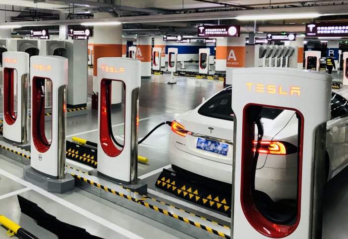 Tesla Пекинде әлемдегі ең ірі Supercharger станциясын ашты