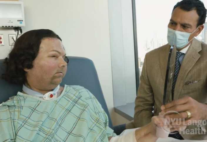 Разные: Врачи впервые успешно пересадили лицо и руки одновременно