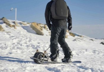 Электрмен жұмыс істейтін Cyrusher Ripple сноуборд сізді тауға сағатына 50 шақырым жылдамдықпен көтереді (видео)