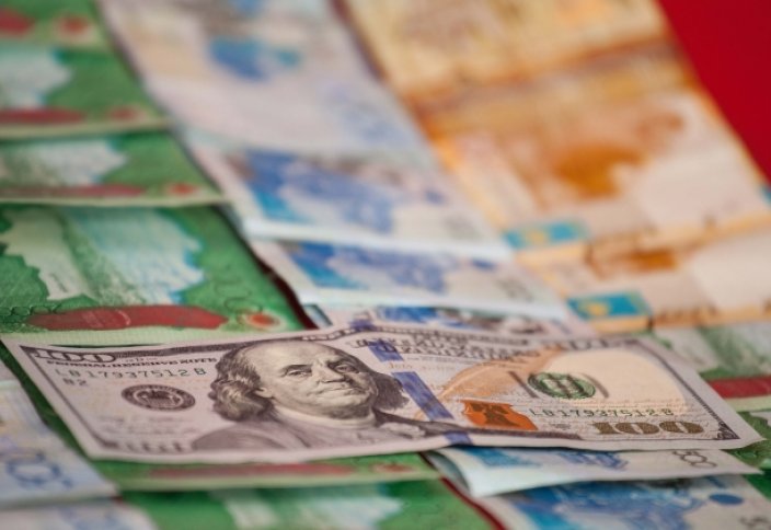 Сумма денежных переводов из Казахстана превысила 276 млрд тенге