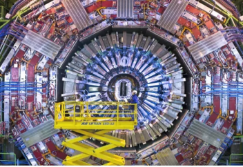 Китайский ускоритель частиц способен разорвать ткань пространства-времени?