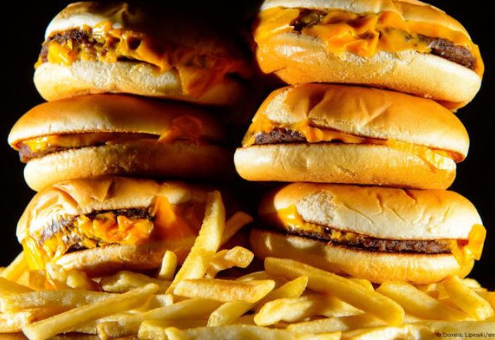 Балалар арасындағы артық салмақтан зардап шегетіндер қарасы ашқұрсақ балалар санынан асып түскен - UNICEF