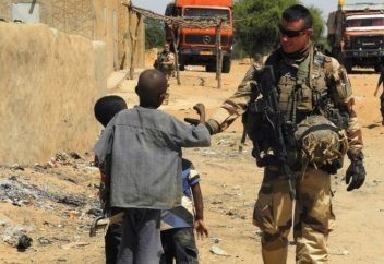 ВВС: Почему западные страны выводят войска из конфликтных зон по всему миру?