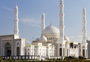 «ӘЗІРЕТ СҰЛТАН» МЕШІТІНЕ «РЕСПУБЛИКАЛЫҚ БАС МЕШІТ» ДЕГЕН АЙРЫҚША МӘРТЕБЕ БЕРІЛДІ (ФОТО)