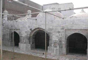 "Как только эта мечеть уйдет под землю, будьте готовы к Судному дню"