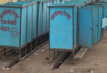 Үндістанда жасөспірім қыз дәретхананың жоқтығынан өзіне қол салды