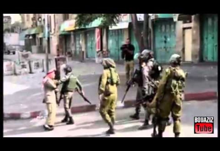 Один в поле – ВОИН… пожилой палестинец вышел против группы вооруженных солдат (видео)