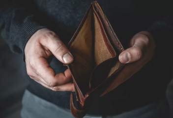 Жалақыны бірнеше рет кешіктірсе, жұмыс берушіні қылмыстық жазаға тартуға бола ма