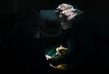 Пациент за 17 лет вырастил камень в слюнной железе и решил от него избавиться