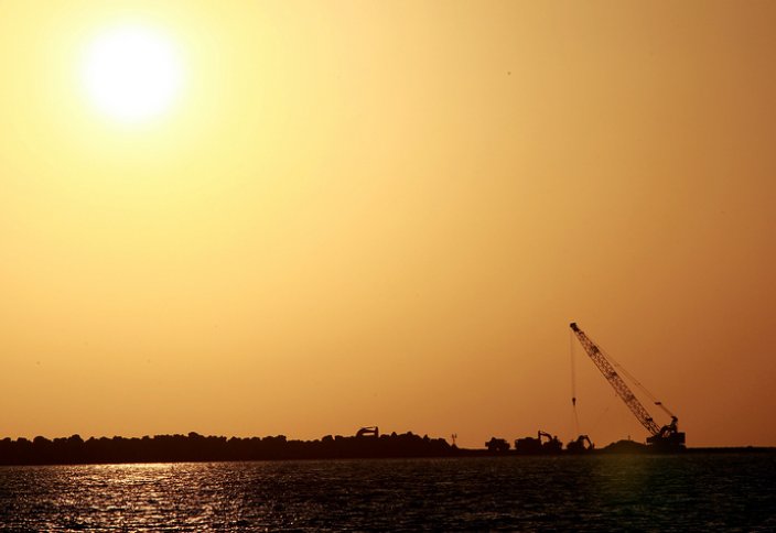 Иран заявил о готовности закрыть Ормузский пролив для транспортировки нефти