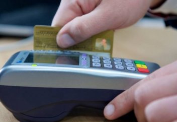 Магазины активно внедряют безналичный расчет