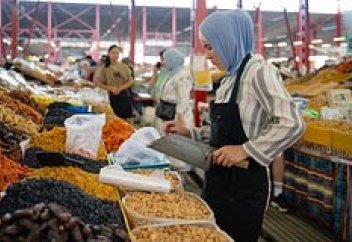 Киргизия захотела вернуть своих трудовых мигрантов из России