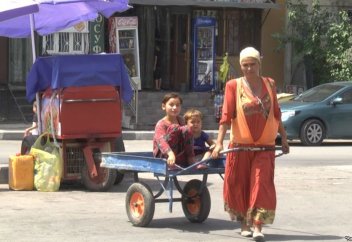 История женщины-арбакеша из Казахстана, работающей на душанбинском рынке