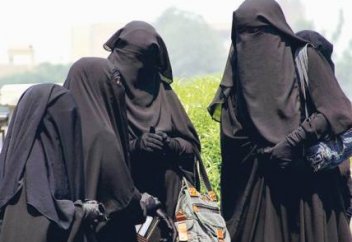 Саудовские студентки считают никаб данью традиций, а не ислама