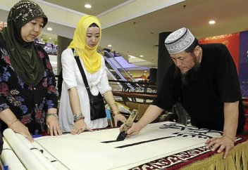 Как китайцы принимают Ислам в Малайзии