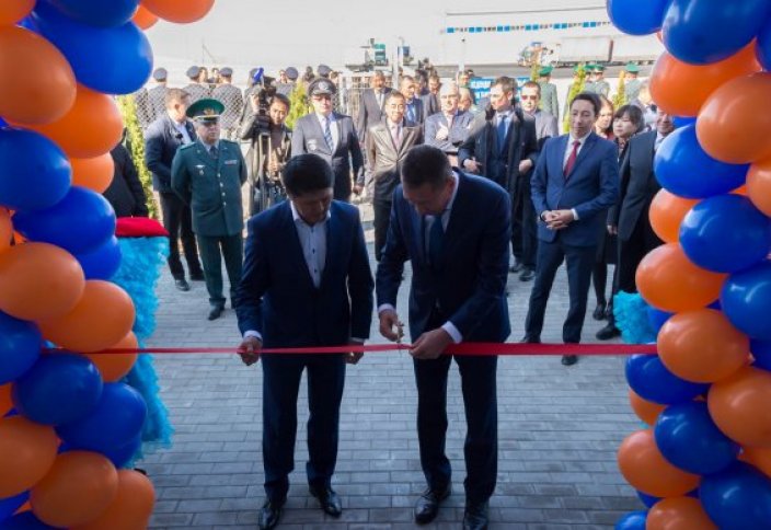 На границе Казахстана и Китая открылся современный таможенно-логистический центр "Калжат"