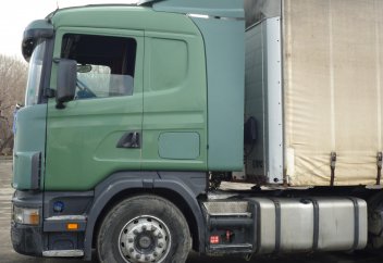 Жүргізуші Шымкентті сынағаны үшін полицейлермен айғалайсып қалды (видео)