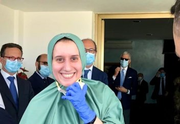 Разные: Итальянские националисты взъелись на принявшую ислам Сильвию Романо