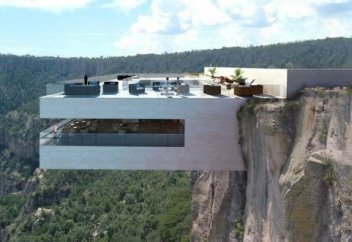 Құзда орналасқан мейрамхана (фото)