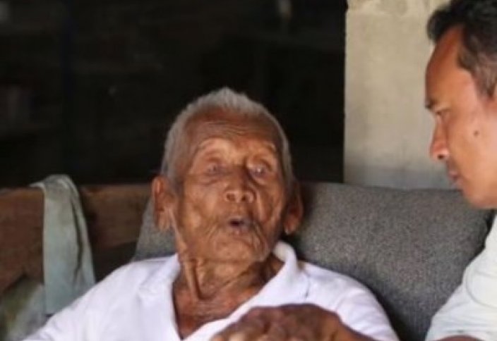 Индонезияда жер бетіндегі ең кәрі тұрғын - 145 жастағы ер адам тұрады (видео)
