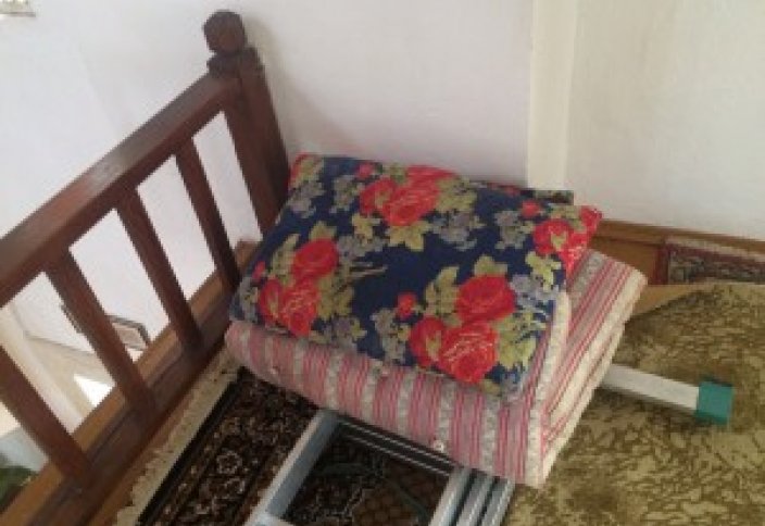 Из самой красивой мечети Крыма сделали «бомжатник»